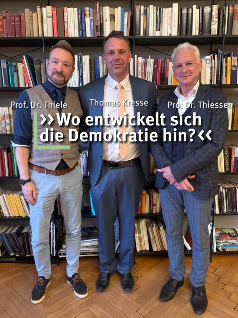 Heute Abend war ich gerne in Heiligengrabe! 
Das Format der ‚Heiligengraber Zeitgespräche‘ sind eine renommierte Dialogreihe im Kloster Stift Heiligengrabe. 

Es geht um gesellschaftliche Zukunftsthemen. Heute sprachen Experten über „Populismus und Demokratie“. Beeindruckend war die Diskussion mit Herrn Prof. Dr. Thiele. Hilft die Brandmauer oder schadet sie?

Mehr dazu in den kommenden Tagen!