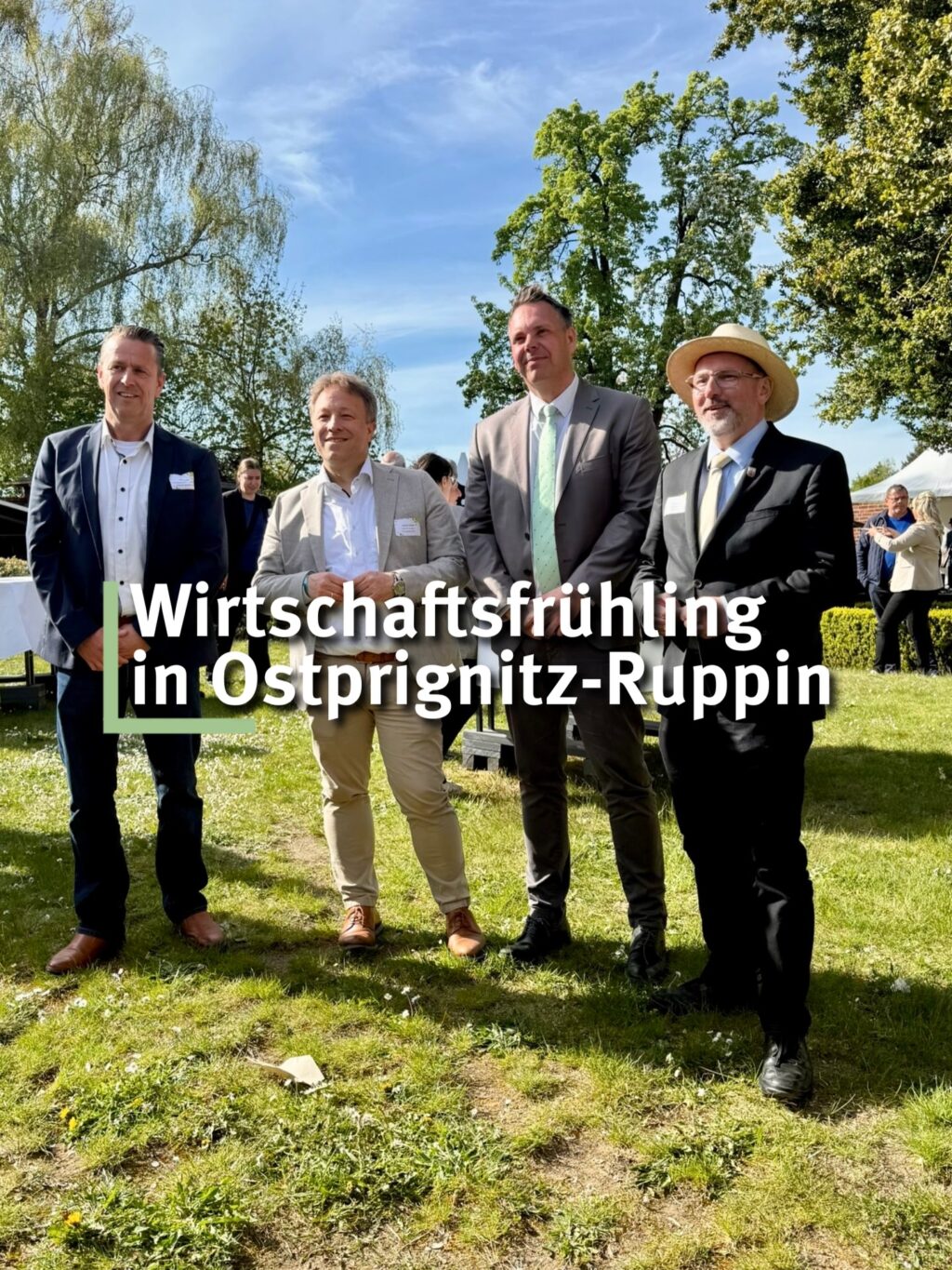 Bestes Wetter, tolle Location, gutes Catering und viele motivierende Gespräche mit Menschen, die hier in OPR was bewegen!

Anwesend war ein guter Querschnitt aus allen möglichen Bereichen des gemeinsamen Zusammenlebens in OPR! 

Viele kleine Gespräche konnten genutzt werden, um Ideen und Meinungen auszutauschen. Über Chancen und Perspektiven zu fachsimpeln! 

Danke für die Verabredungen zu weiteren und vertiefenden Gesprächen. 

Wenn wir unsere Chancen nutzen, wird auch in der realen Wirtschaft der Frühling ankommen. Gemeinsam für ein starkes OPR!