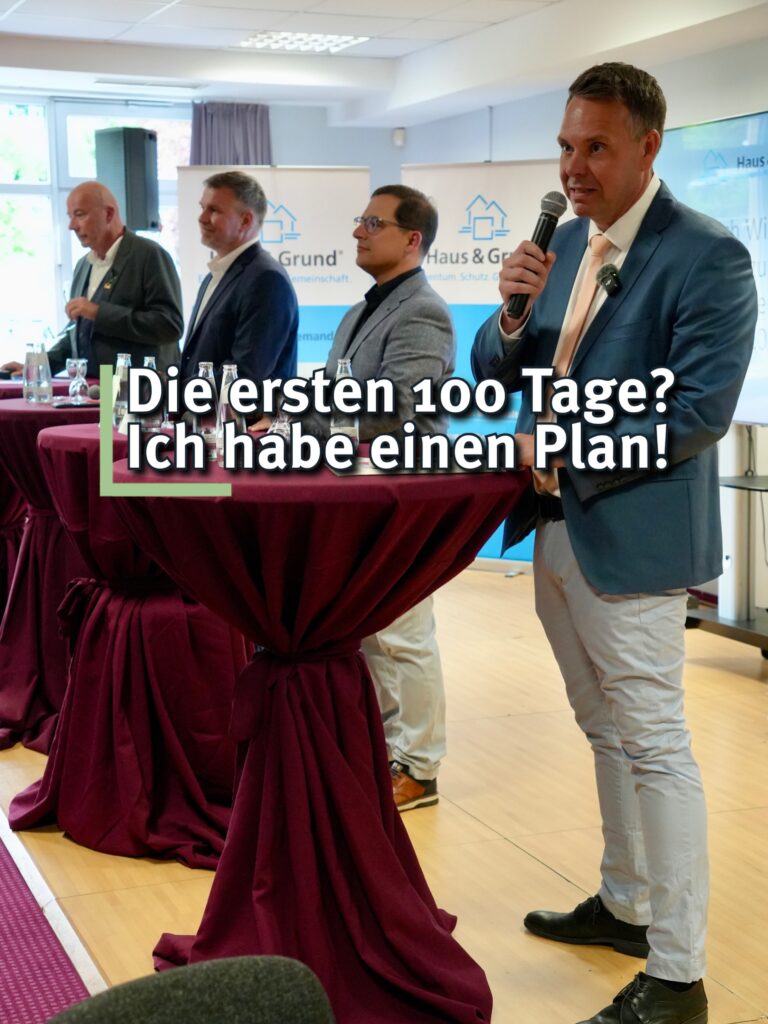 Kandidatenrunde bei ‚Haus und Grund‘ am gestrigen Tag war gut organisiert! 

Alle Kandidaten hatten die Chance sich vorzustellen und ihre Themen zu platzieren. 

Nachdem die Motivation zur eigenen Kanditatur geklärt wurde, gab es Fragen nach den Herzensthemen und dem 100-Tage-Programm! Dabei waren meine Schwerpunkte:

- Verwaltungsmodernisierung (Abbau Bürokratie, Fortsetzung der Digitalisierung, Einführung KI-Richtlinie)
- ⁠Ärztliche Versorgung  mit dem Modellprojekte MVZ Witttsock in Trägerschaft des ukrb umsetzen 
- ⁠Mobilität und den damit verbundenen Kampf zur besseren Bahnanbindung (bspw. RE6) intensivieren 
- ⁠Neuausrichtung der REG (die mit der Einstellung eines neuen Geschäftsführers nicht abgeschlossen ist, sondern beginnt)

Ein von mir dargestelltes Thema aus meinem 100-Tage-Programm haben bisher die wenigsten auf dem Schirm! Wer wird eigentlich Vize-Landrat? 

Diese Stelle wird in einigen Monaten vakant. Es muss ein mehrheitsfähiger Kandidat gefunden werden, der fachlich sowie menschlich geeignet ist und von der Mehrheit im Kreistag getragen wird. Dieser Schuss muss sitzen, da der Vize-Landrat auch das wichtige Bauamt in seinem Geschäftsbereich verantwortet.

Eine Eingangsfrage war übrigens spannend! Der amtierende Landrat wirbt mit dem Slogan: ‚Alles soll stabil bleiben‘! Was ja bedeutet, dass alles stabil ist und sich nichts ändern soll! 

Hier hatte einige ihre Zweifel, ob das tatsächlich so ist! Ich werde dieser Frage daher nahegehen und einige Bereiche hinterfragen: ‚Wie stabil ist OPR wirklich‘ oder braucht es eher mehr STÄRKE! 

Das erste Reel dazu kommt die Tage!

Bleibt interessiert und aufmerksam!