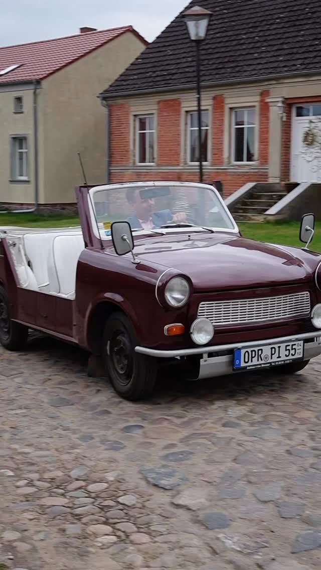 Vollgas in Richtung 07. Juni 2026💨

Die Landratswahl rückt näher und ich gebe 
jeden Tag alles.
Zuhören. Anpacken. Umsetzen.

Mit ganzer Energie, klarer Richtung und dem festen Ziel, unseren Landkreis gemeinsam voranzubringen.
Heute und über den Wahltag hinaus.

Ein großes Dankeschön an Birgit Irgner für den herzlichen Besuch in Sewekow und die besondere Erfahrung: eine Runde im Trabi. Ein echtes Stück Geschichte und ein tolles Erlebnis!

Das Video zum Besuch bei Familie Ilgner folgt am Sonntag.

Ich wünsche allen Bürgerinnen und Bürgern ein schönes Wochenende!